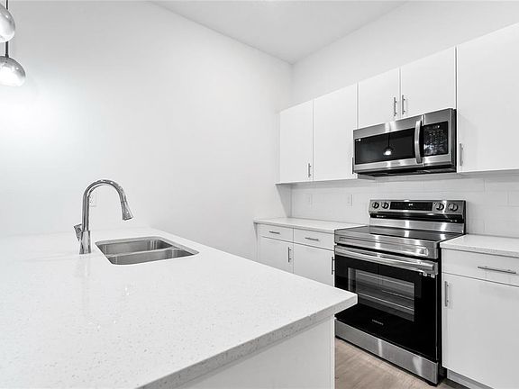 3rd image of 485 FAMAGUSTA DRIVE