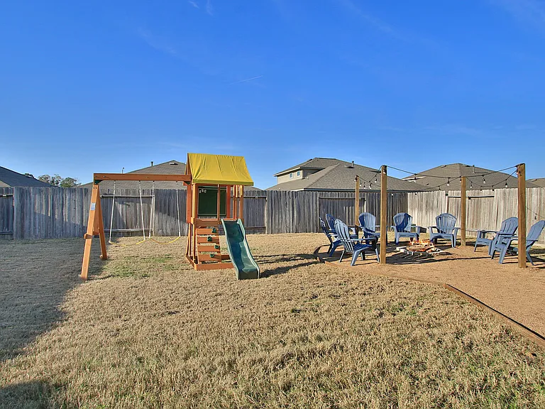 2431 Sutton Hollow Ct — Photo 39