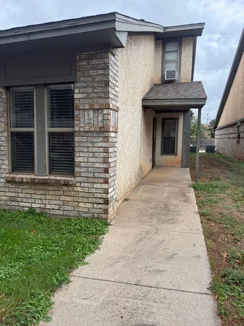 6 Crossroads — Photo 1