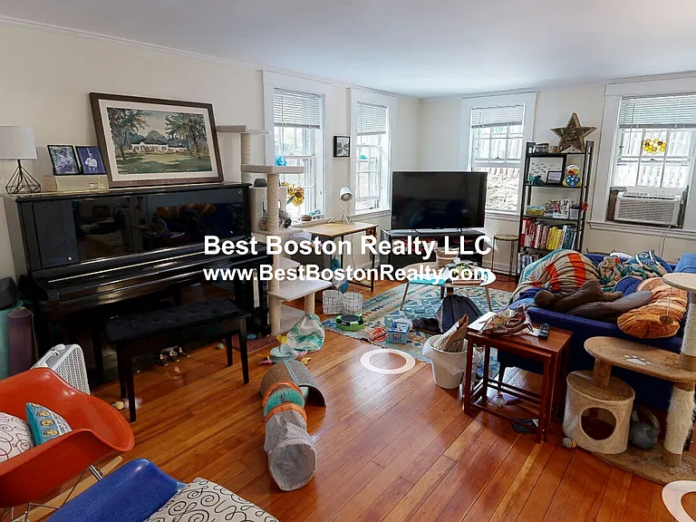 38 Gibson St #3B — Photo 2