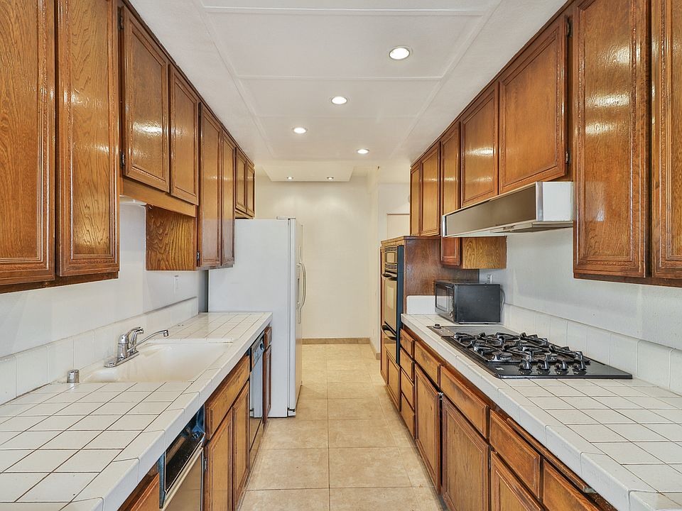 1st image of 5310 Zelzah Ave Unit 212