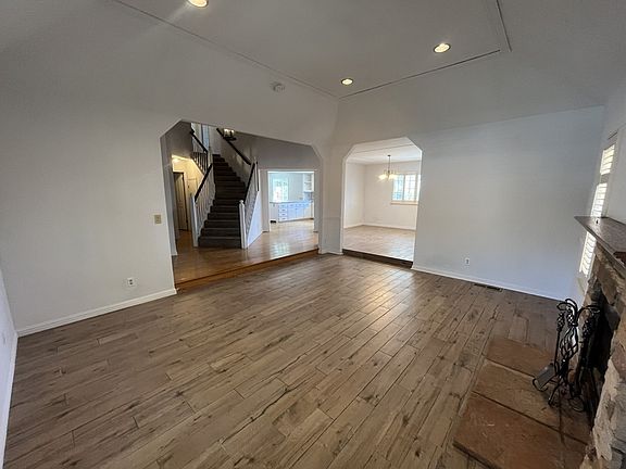 5th image of 511 Bluff Dr