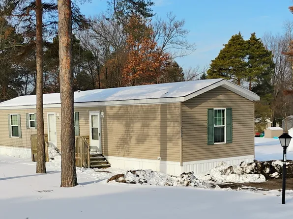 53225 Hilltop Dr #81, Middlebury, IN 46540