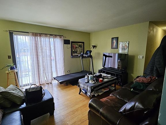 3rd image of 602 Bryn Mawr Ct #602