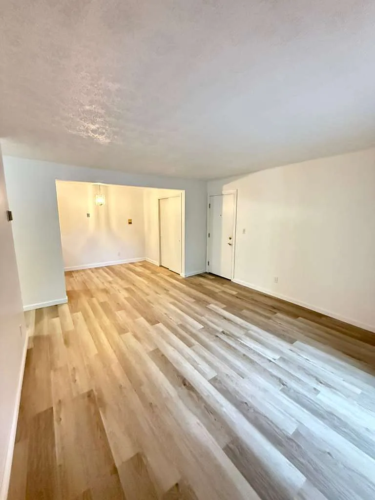 Building Photo - 1650 Cedarwood Dr #235