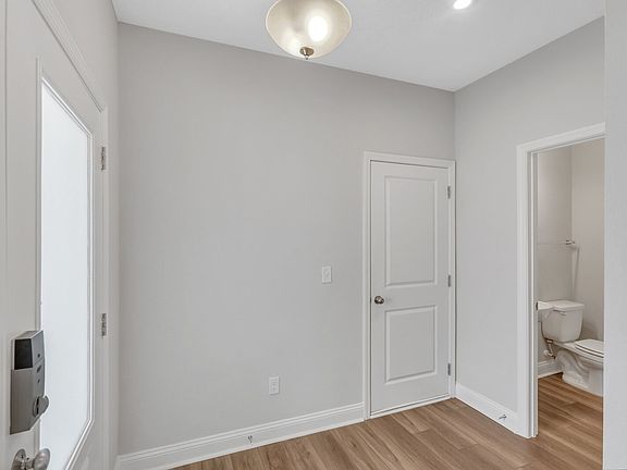 4th image of 14116 Sterely Ct S