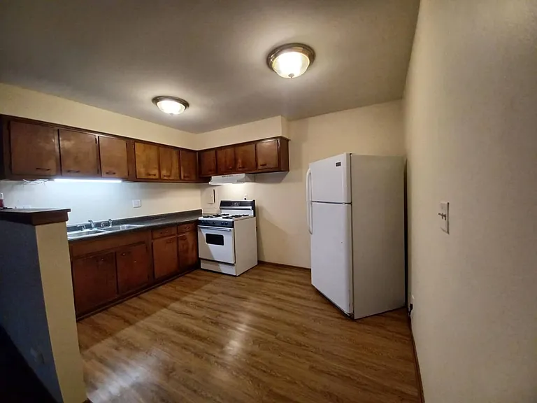Somerset Apartments — Photo 3