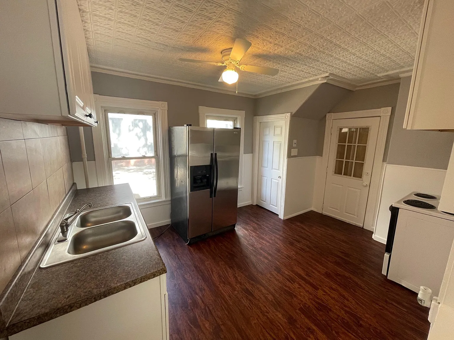 4 bed, 1062 sqft, $3,000 — Photo 2