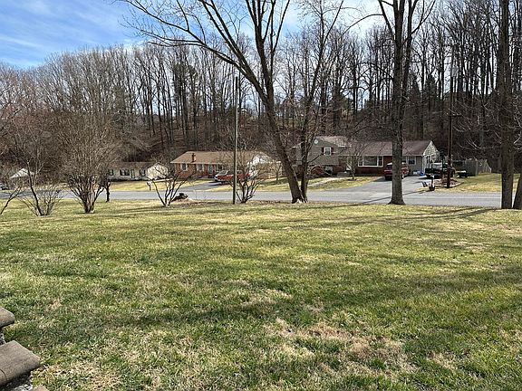 5th image of 100 Beachview Ln