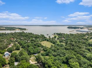 520 Lakeside Dr, Azle, TX 76020