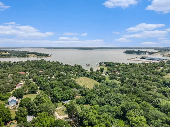 520 Lakeside Dr, Azle, TX 76020