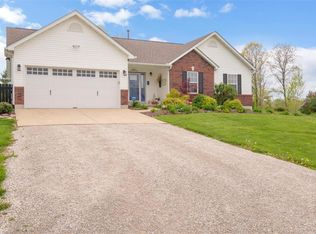 562 Davis Rd, Troy, MO 63379