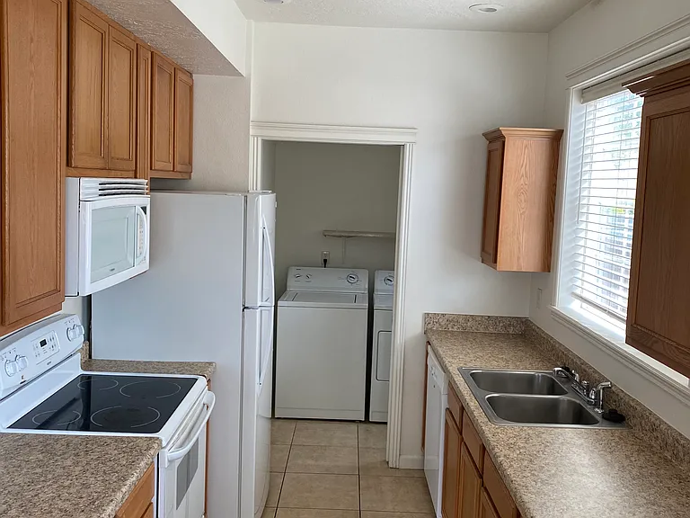 611 W Pine Ave #611 — Photo 2