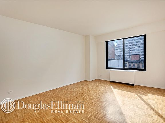 5th image of 200 E 61st St APT 5A