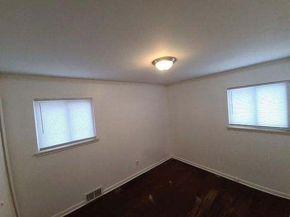 4th image of 19333 Annapolis Ave