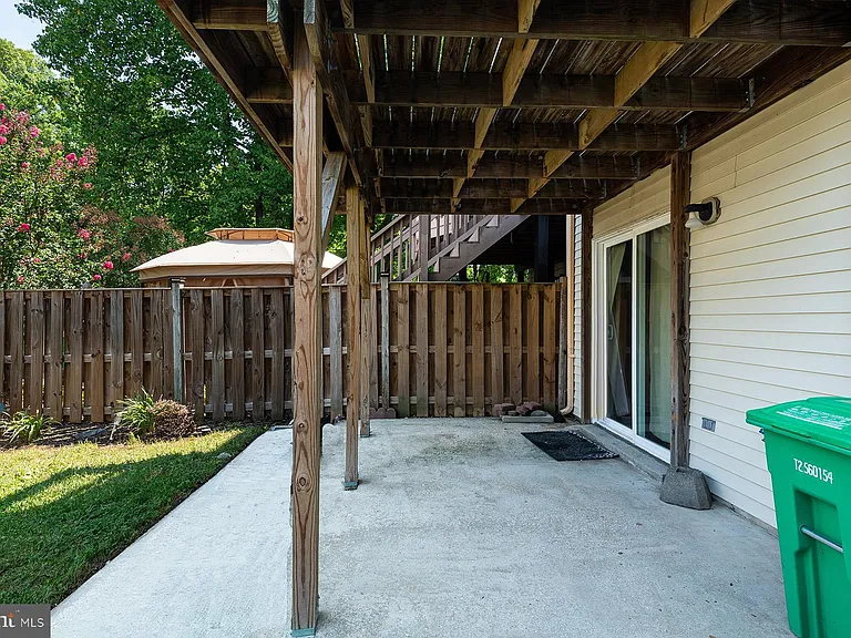 2406 Rosecroft Ct — Photo 31