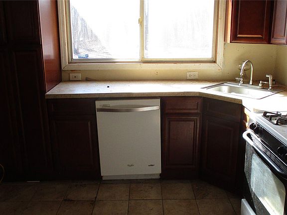 5th image of 154 Siegel Blvd