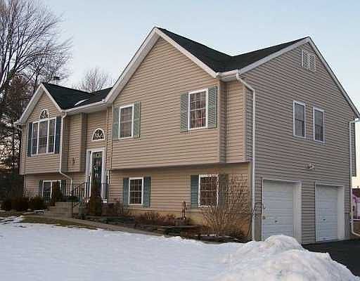 1st image of 936 Hill Ave