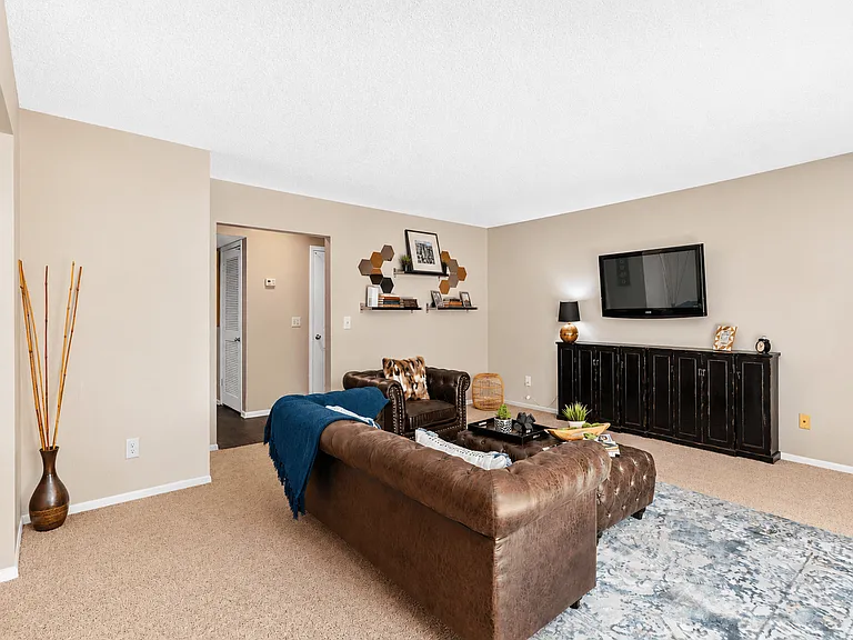 Auburn Glen Apartments — Photo 7