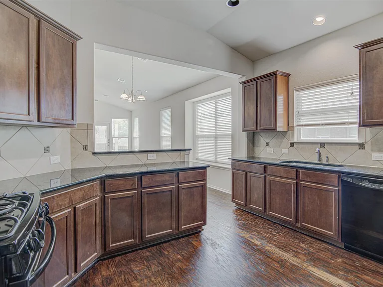 1610 Greenside Dr — Photo 5