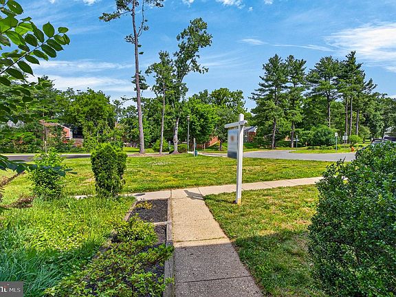 5th image of 5704 Yellowrose Ct
