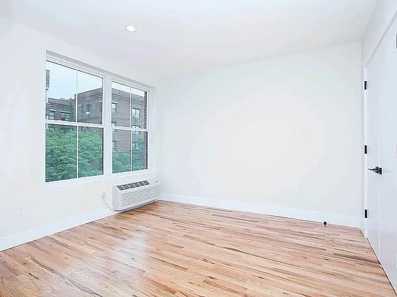 5th image of 2779 University Ave APT 1F