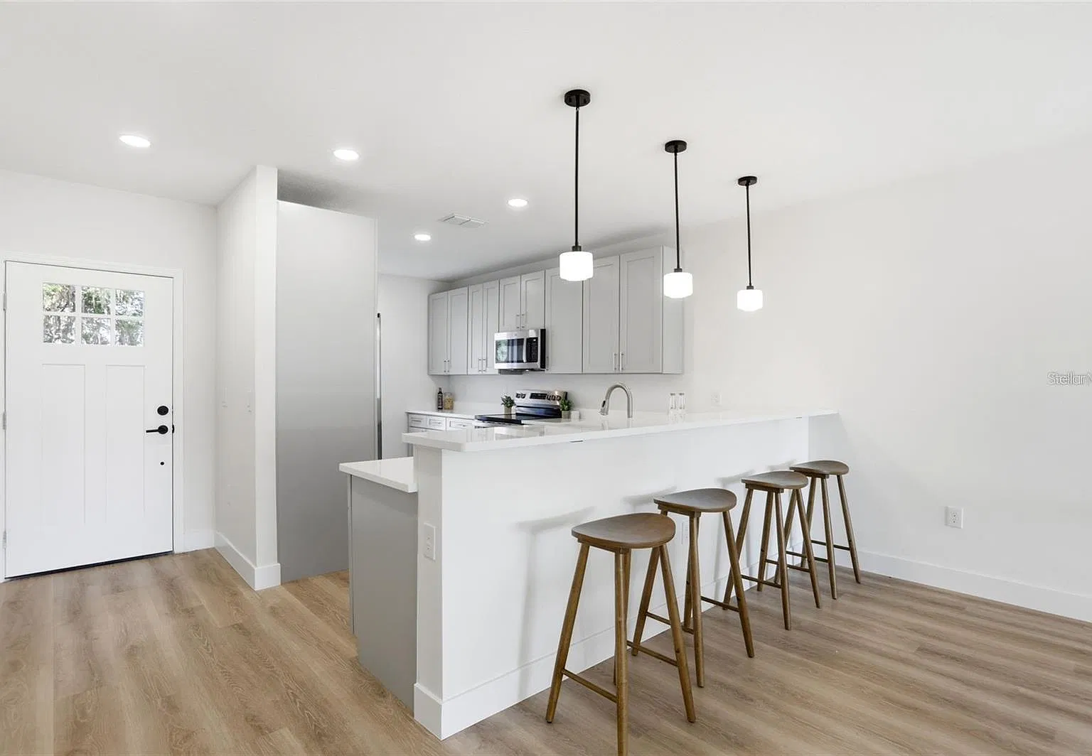 3 bed, 1790 sqft, $2,190 — Photo 2