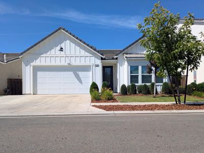 2042 N Hughes Ave, Clovis, CA, 93619