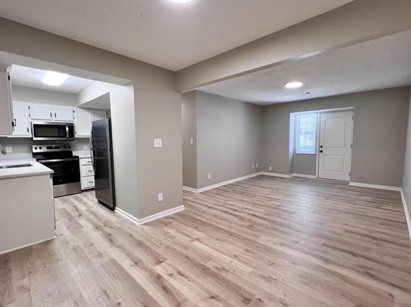 201 N Clark St APT 11
