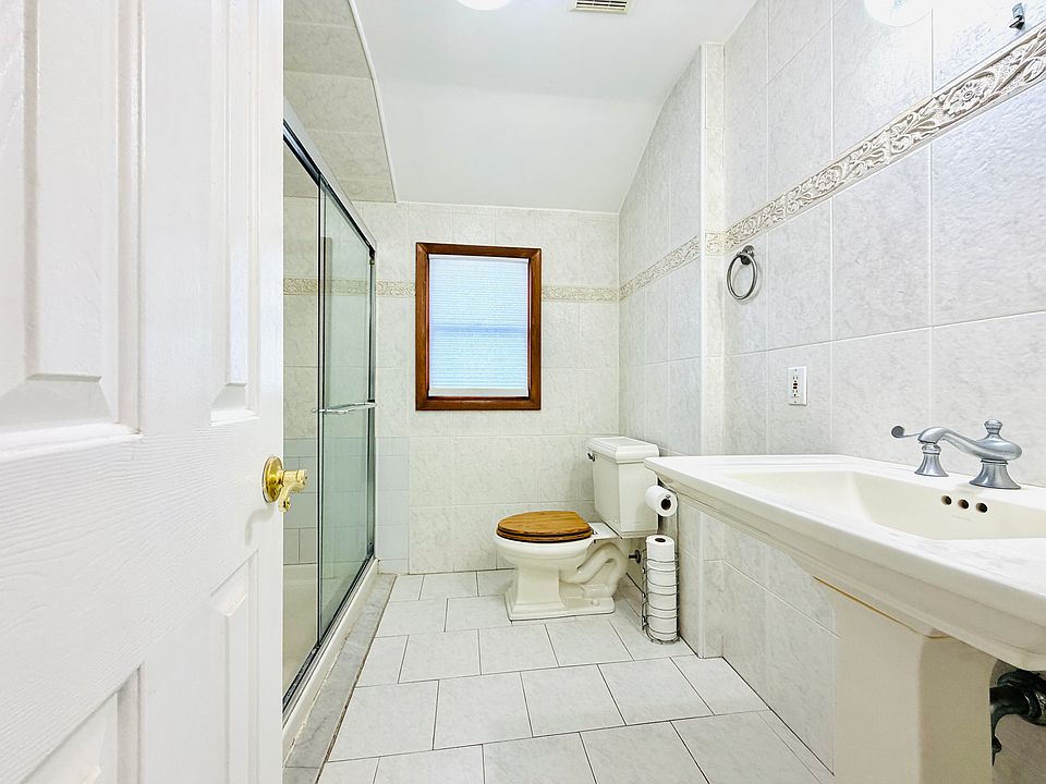 1st image of 125 Laconia Ave #2