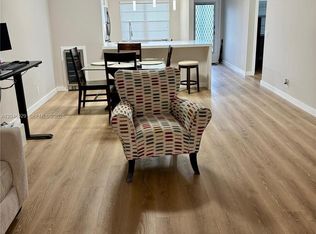 800 SW 125th Way APT 207O, Pembroke Pines, FL 33027