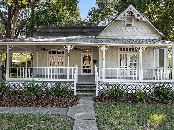 3rd image of 818 SE 3RD STREET