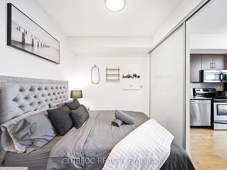 65 Bremner Blvd #4007 — Photo 32