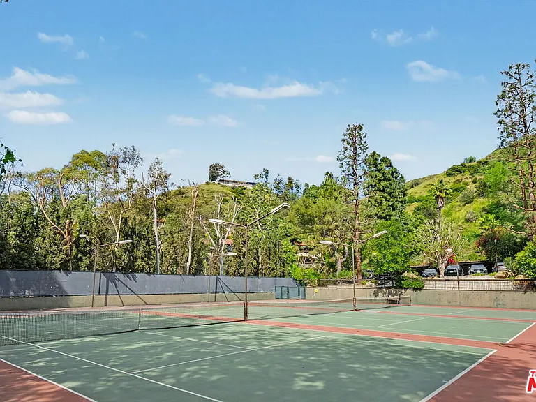 2700 Cahuenga Blvd #1203 — Photo 39