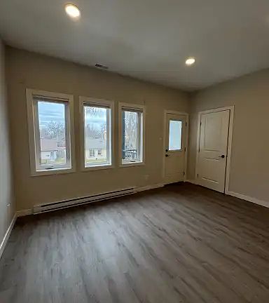 5th image of 787 Weatherdon Ave #1A