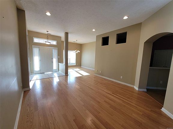 3rd image of 112 Mill Ridge Ct