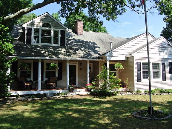 2nd image of 2124 1st Ave