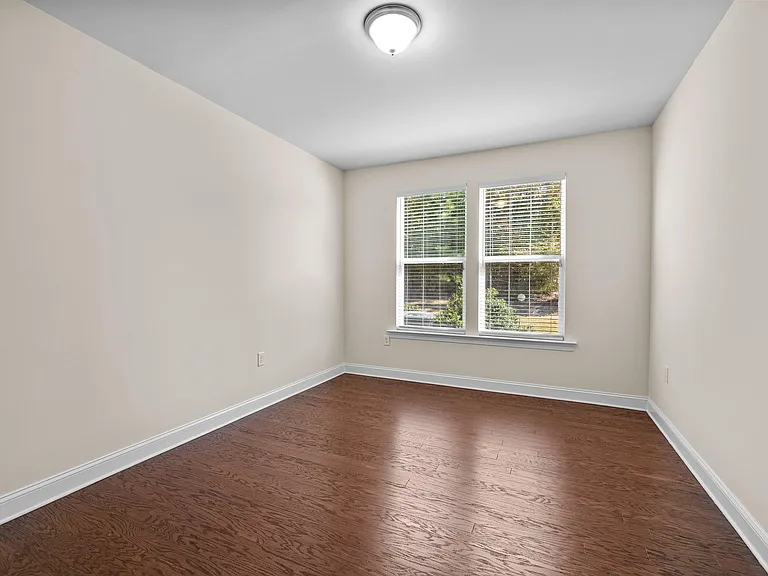 271 Begen St — Photo 19