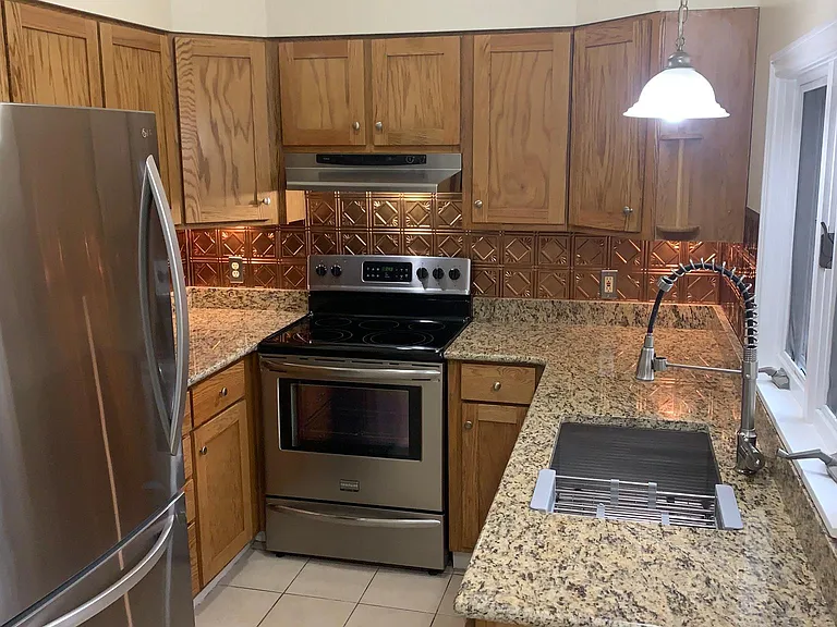 52-54 Webster St #1 — Photo 2