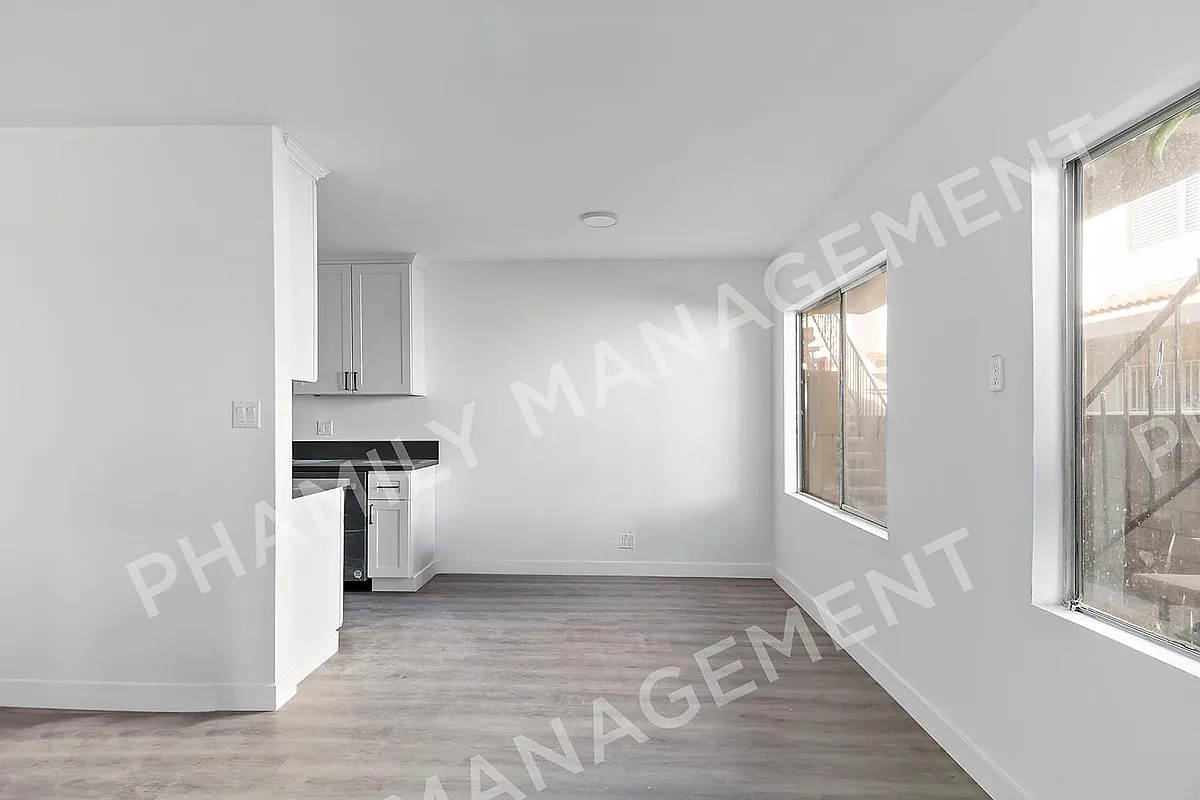 Building Photo - 1107 S Marguerita Ave #9