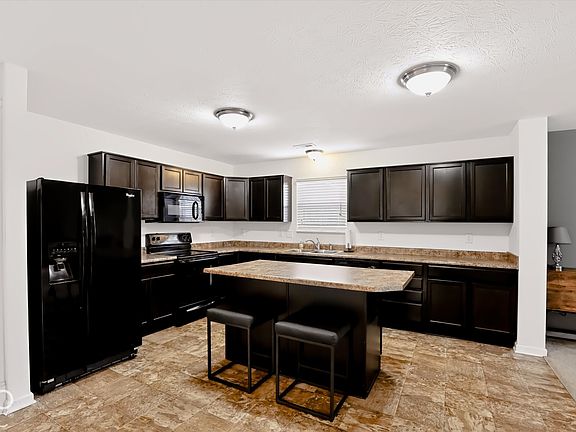 2nd image of 1102 W Limestone Way