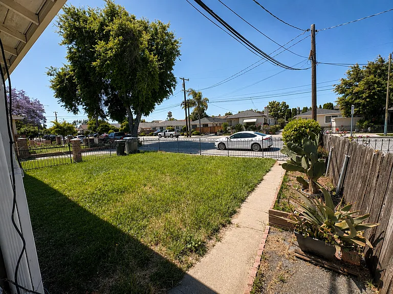 650 N 10th St — Photo 12