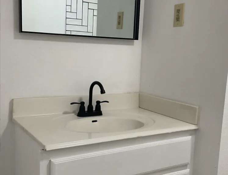1501 N Park St — Photo 10