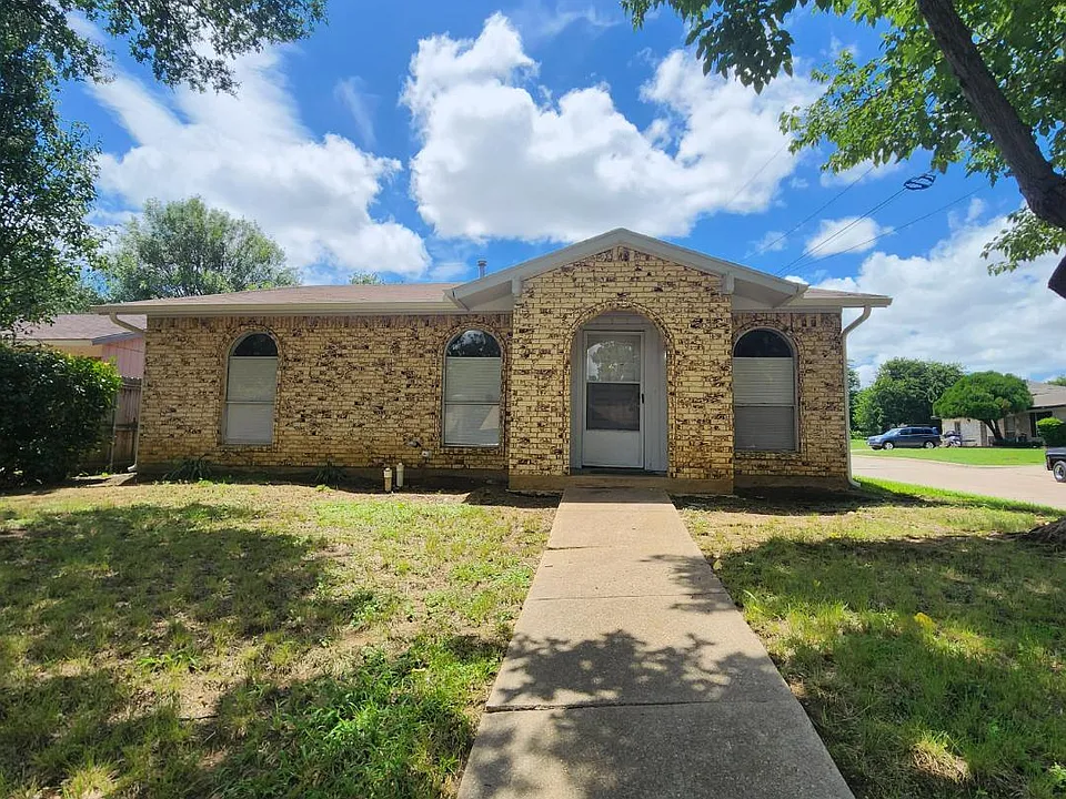 2417 Lakeshore Dr