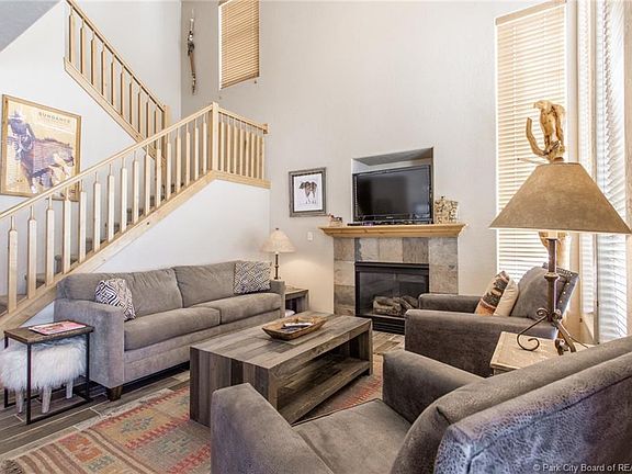 3rd image of 5975 N Fox Point Cir #C1