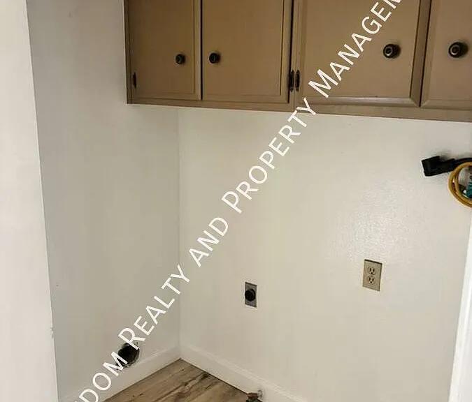 9117 Hoxie Ct — Photo 5