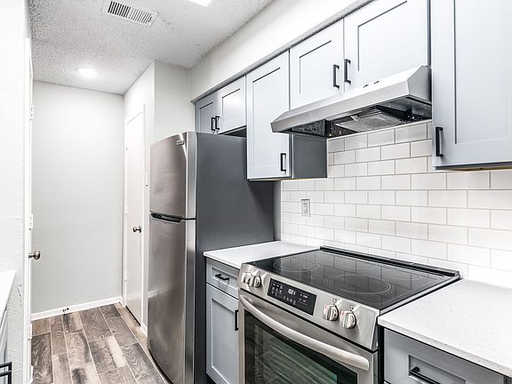 2nd image of 3056 Commodore Dr #224