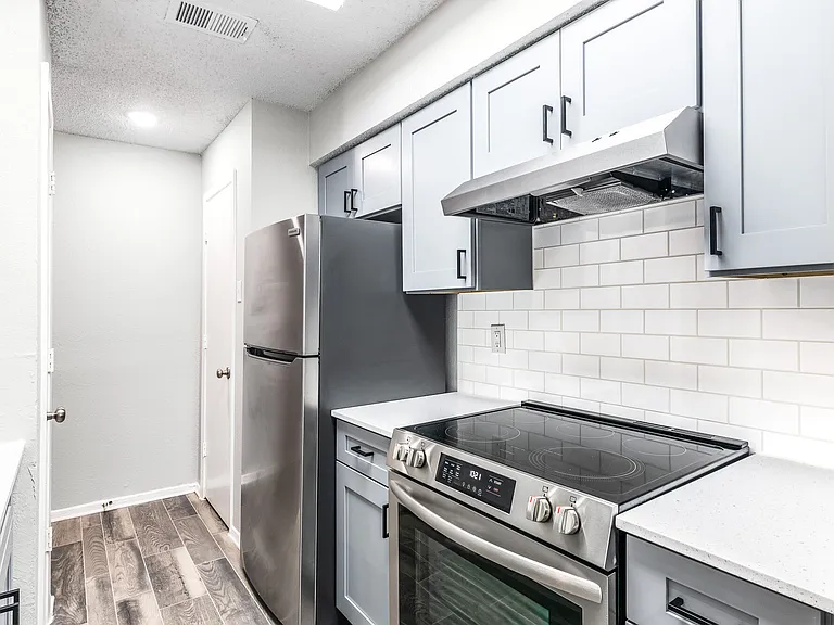 Ronan Apartment Homes — Photo 14