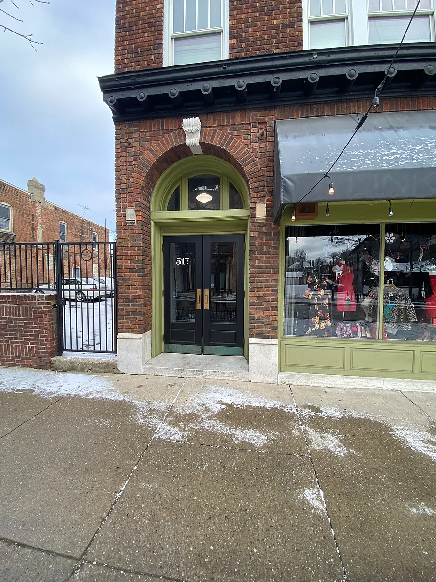 Building Photo - 517 E 5th St #2C