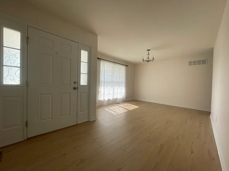 5526 Ashboro Dr — Photo 4